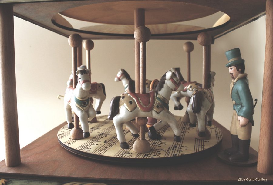 06-carillon-legno-giostra-da-collezione-personalizzato